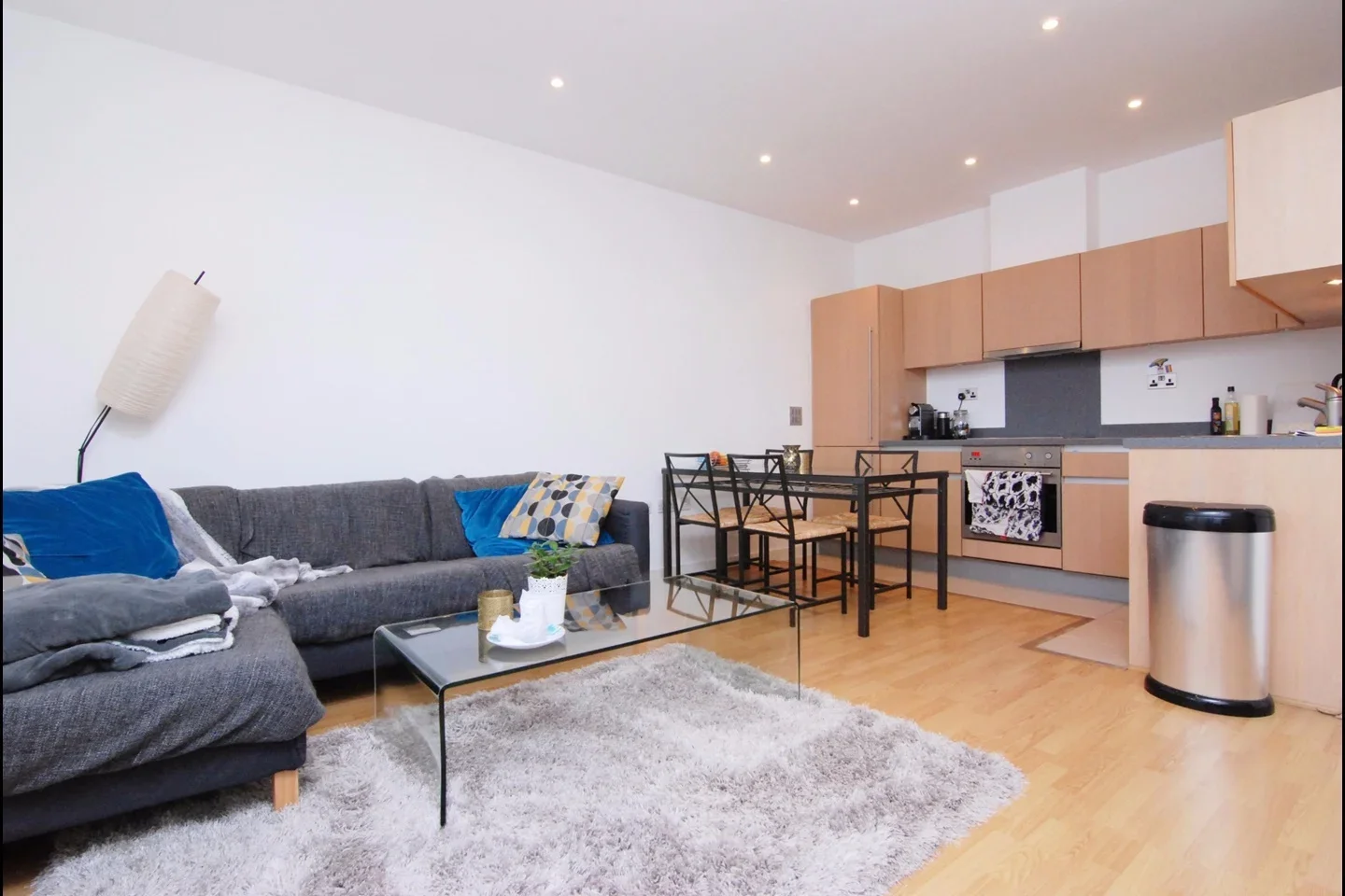 Flat Bromyard Avenue in Greater London