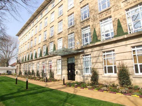 Flat Bromyard Avenue in Greater London