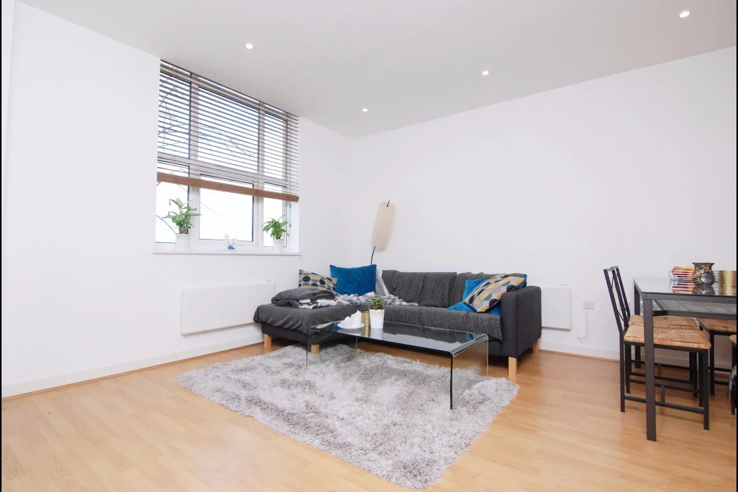 Flat Bromyard Avenue in Greater London
