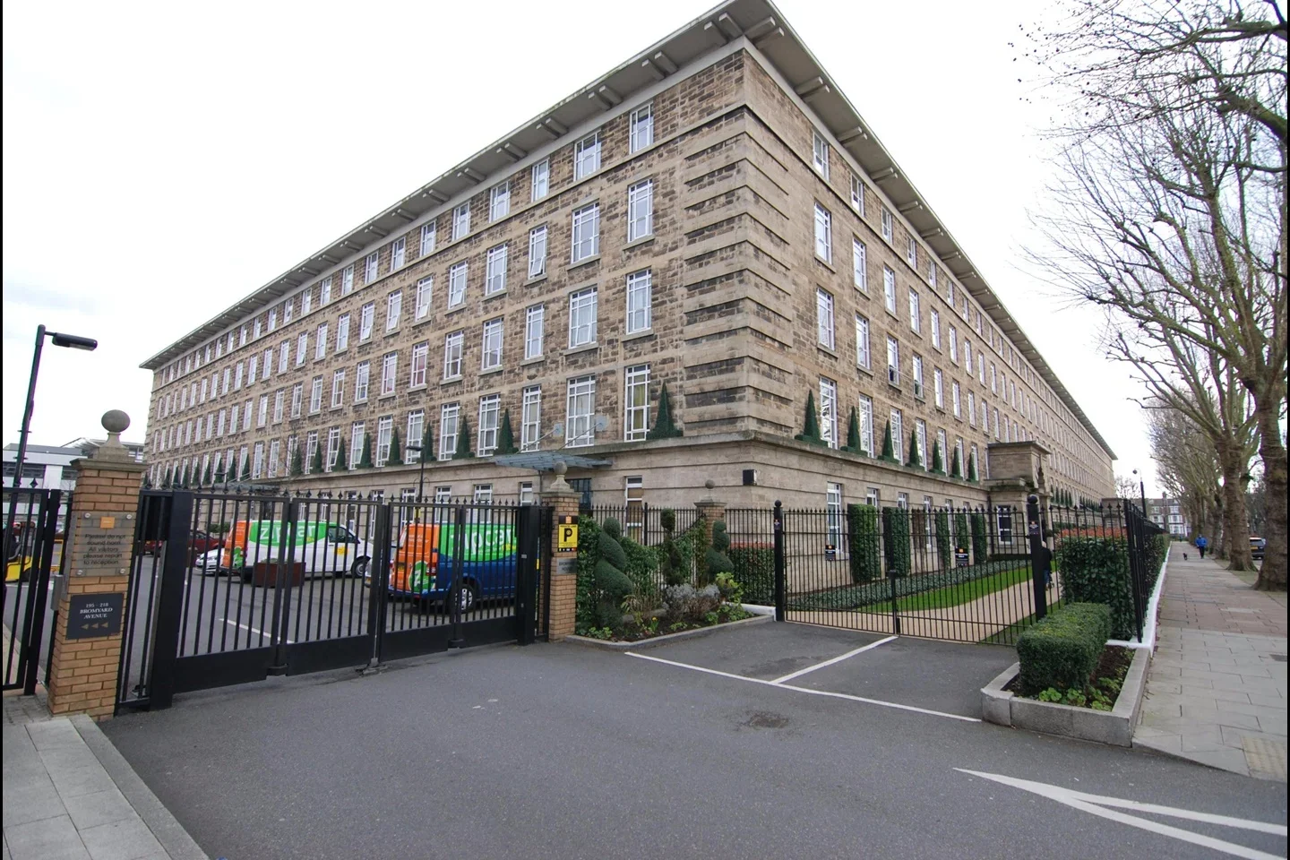 Flat Bromyard Avenue in Greater London