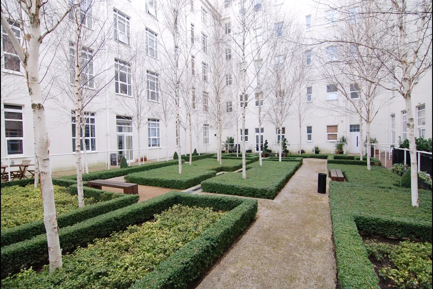 Flat Bromyard Avenue in Greater London