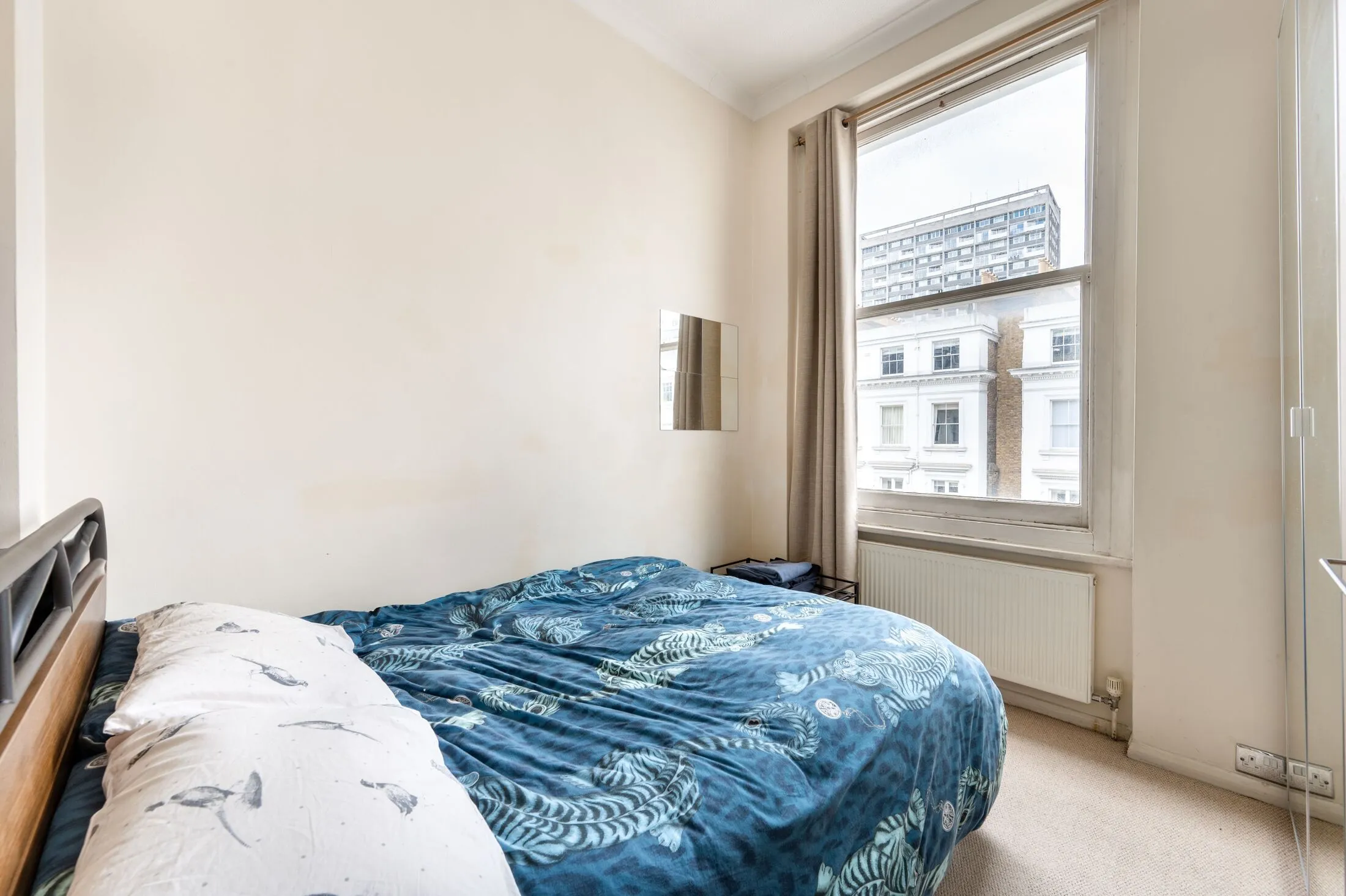 Flat Pembridge Gardens in Greater London
