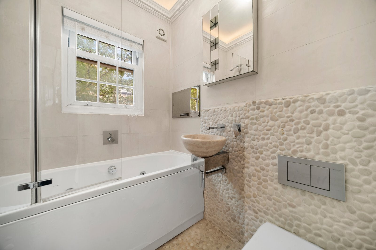 Flat Archel Road in Greater London