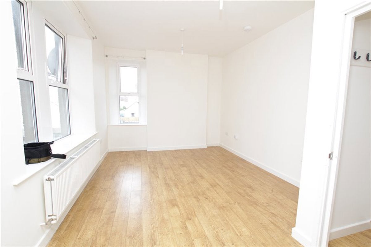 Flat Upper Myrtle Hill in Bristol