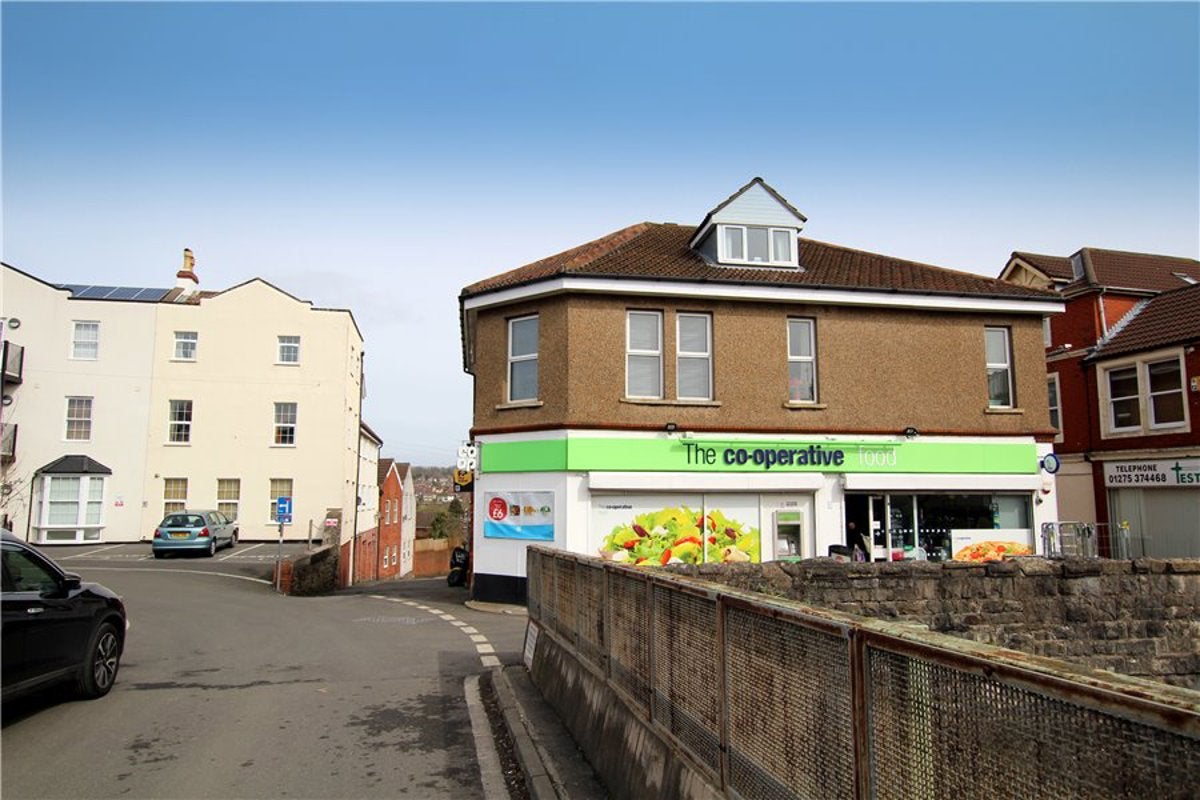 Flat Upper Myrtle Hill in Bristol