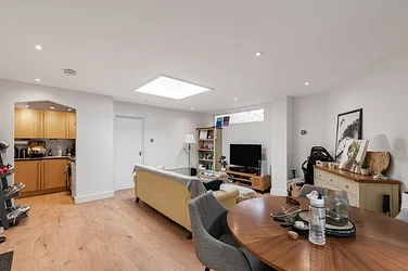 Flat Dawes Road in Greater London