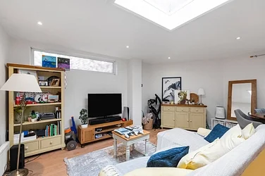 Flat Dawes Road in Greater London