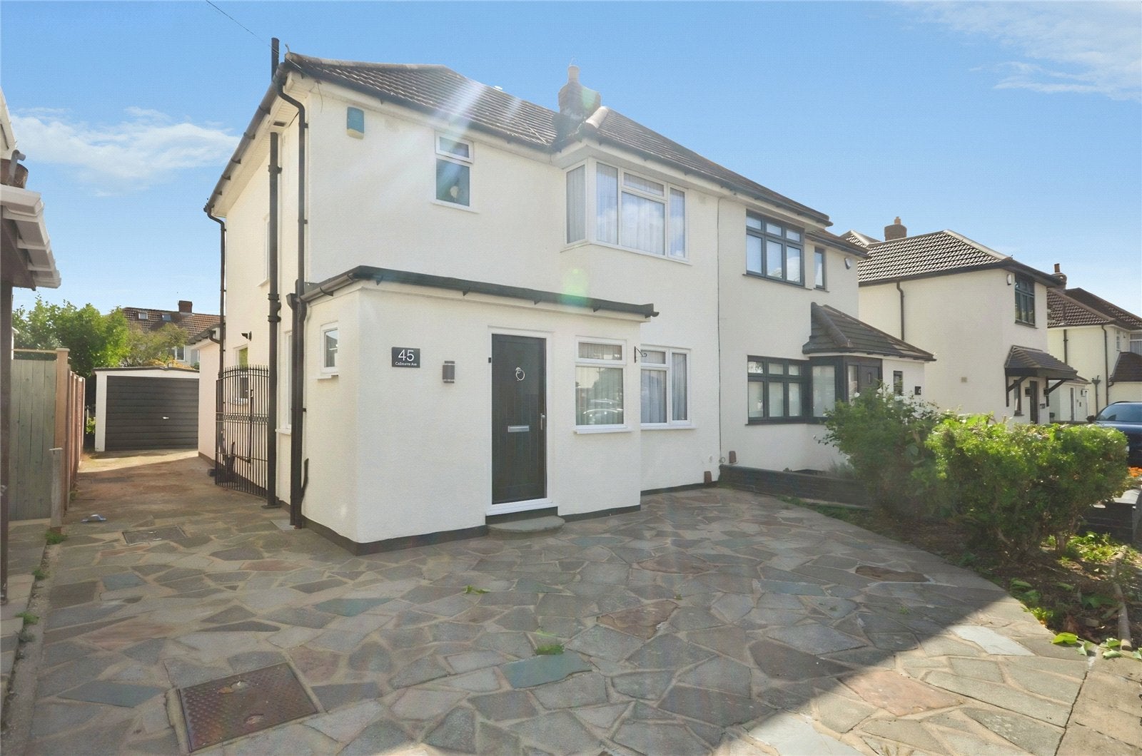 House Calbourne Avenue in Greater London