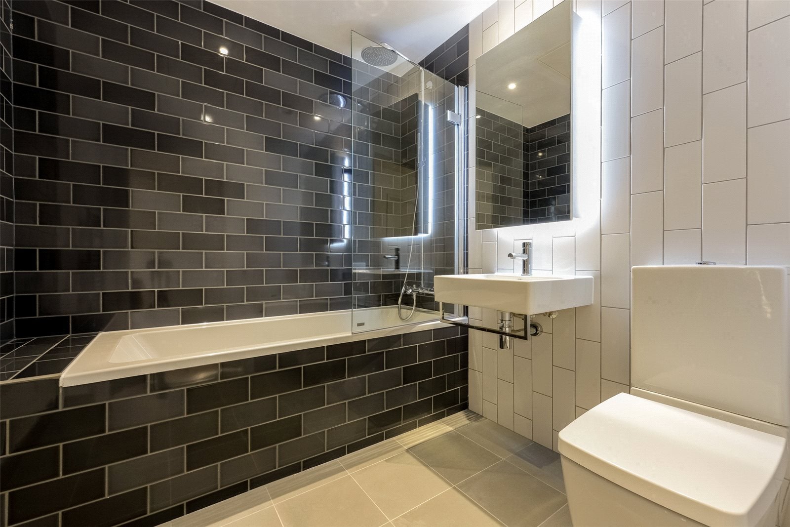 Flat Royal Crest Avenue in Greater London
