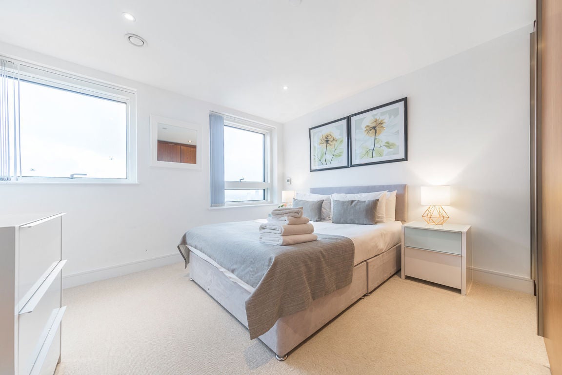 Flat Westferry Circus in Greater London