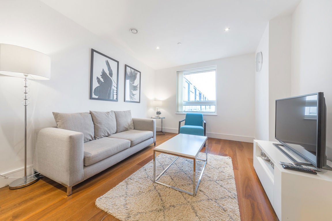 Flat Westferry Circus in Greater London
