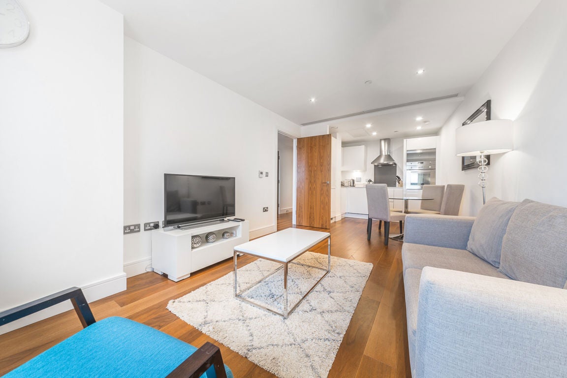 Flat Westferry Circus in Greater London