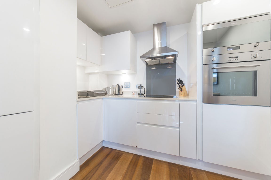 Flat Westferry Circus in Greater London