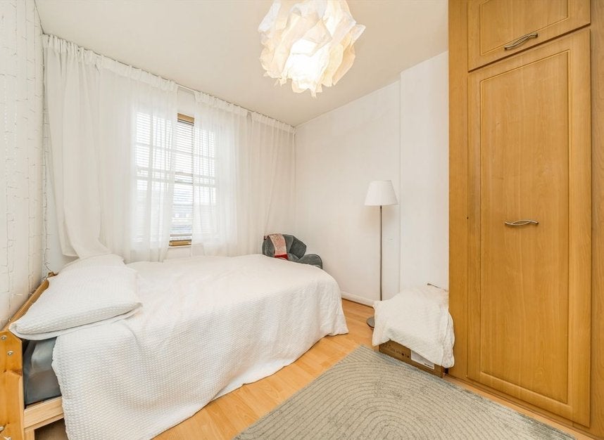 Flat Goulston Street in Greater London