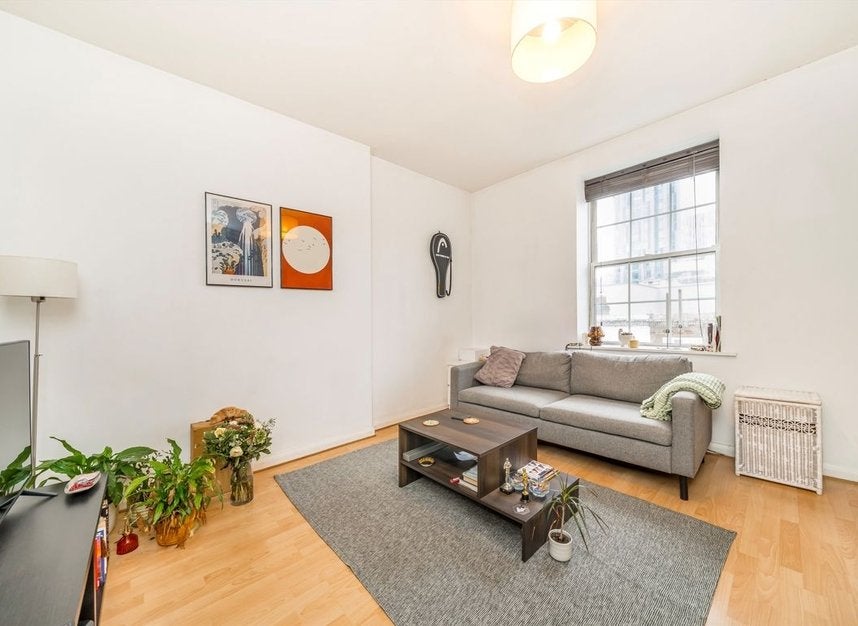 Flat Goulston Street in Greater London