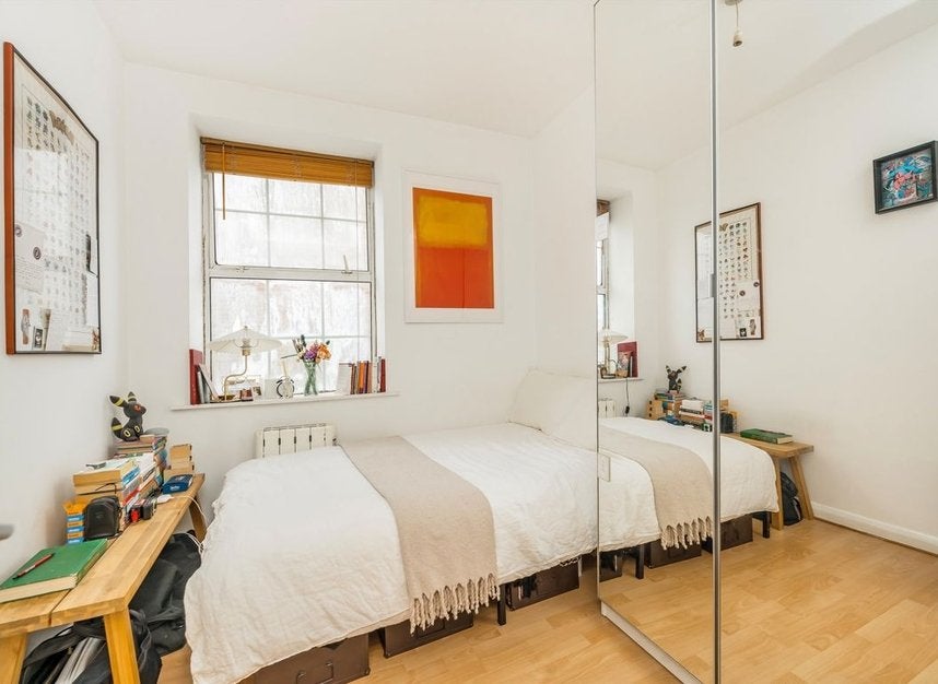 Flat Goulston Street in Greater London