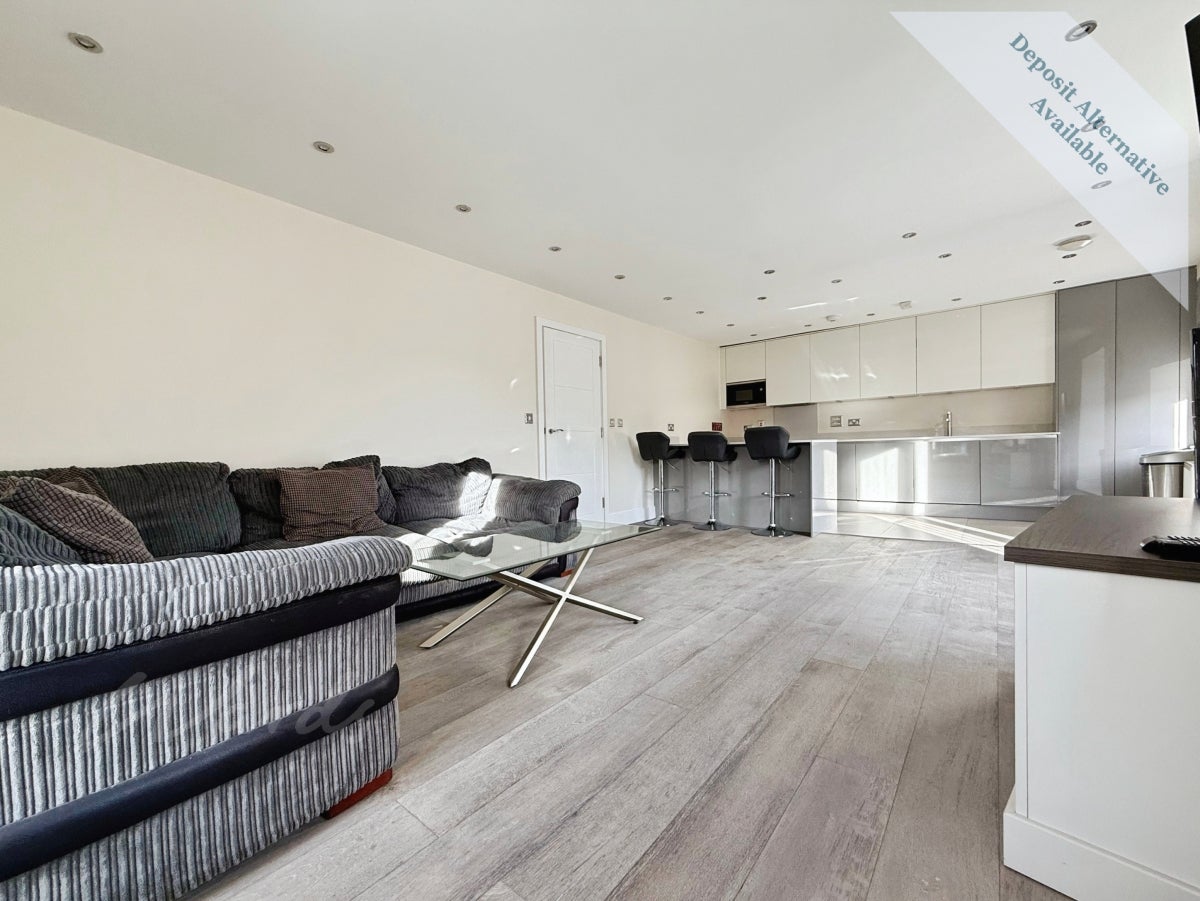 Flat Lyons Crescent in Tonbridge and Malling