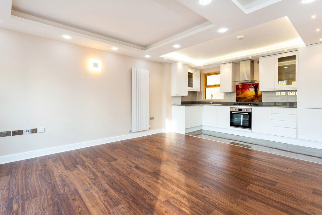 Flat Fairclough Street in Greater London