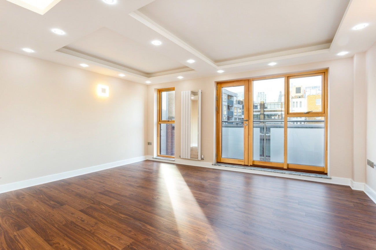 Flat Fairclough Street in Greater London