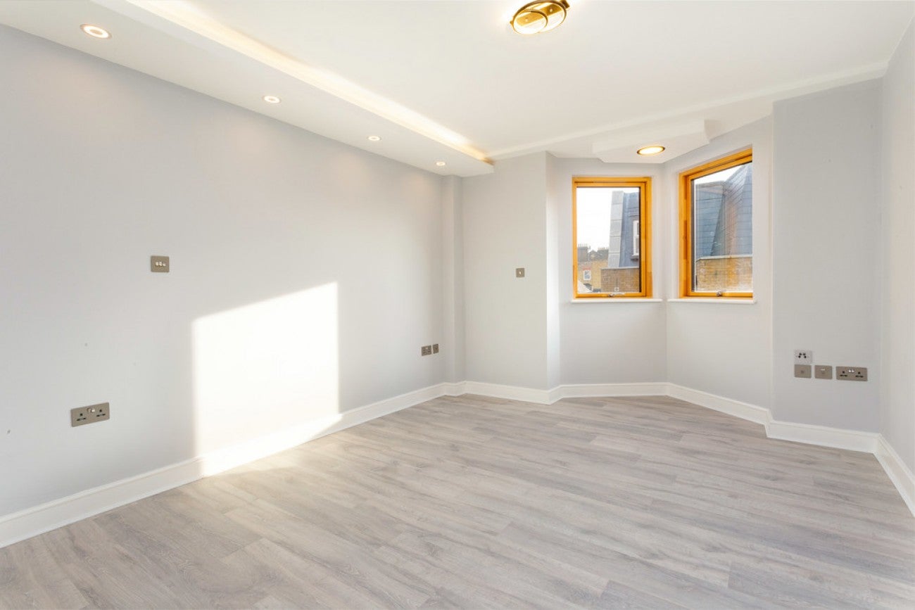Flat Fairclough Street in Greater London