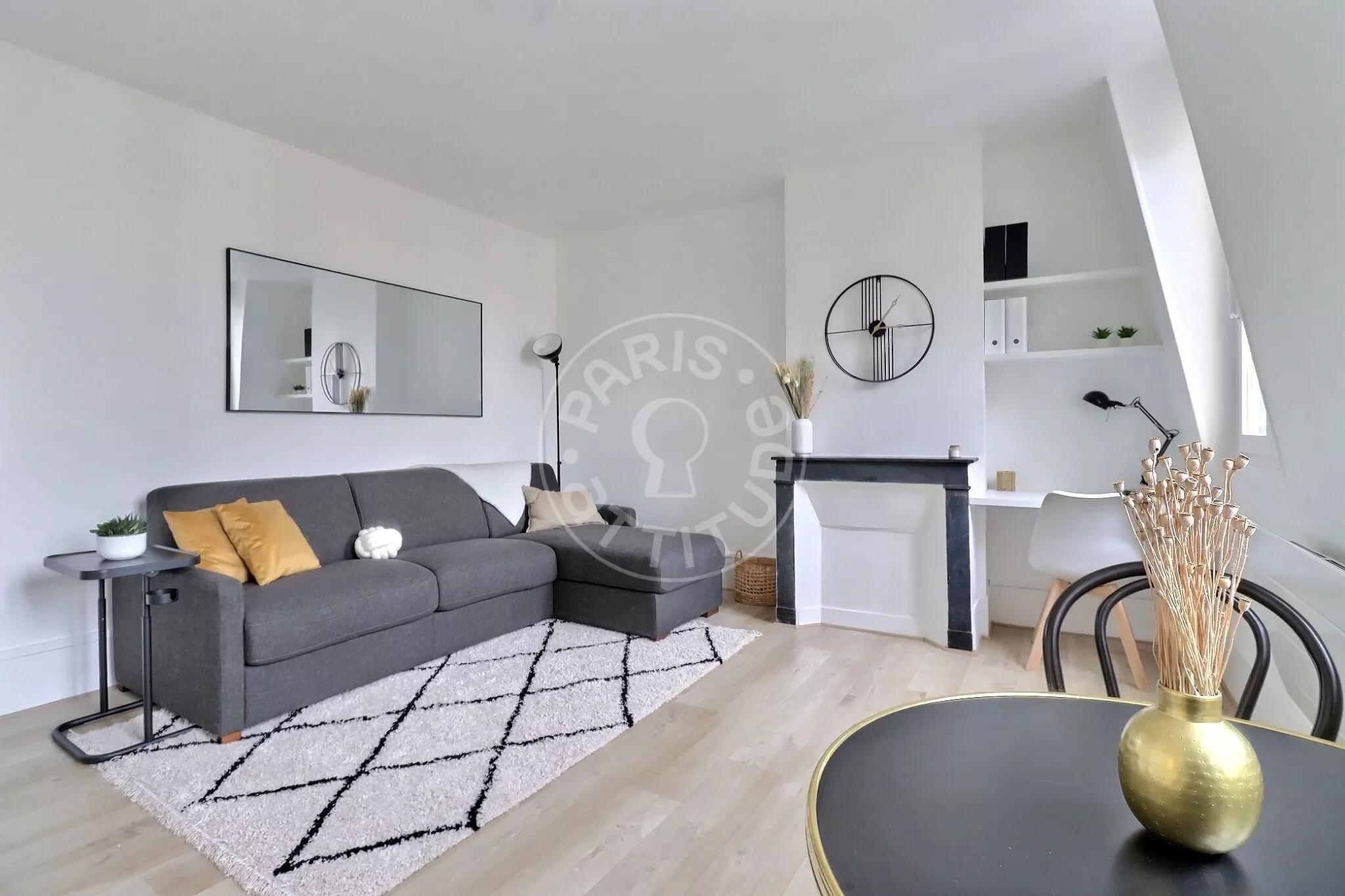 Appartement Cour Saint-Éloi à Paris