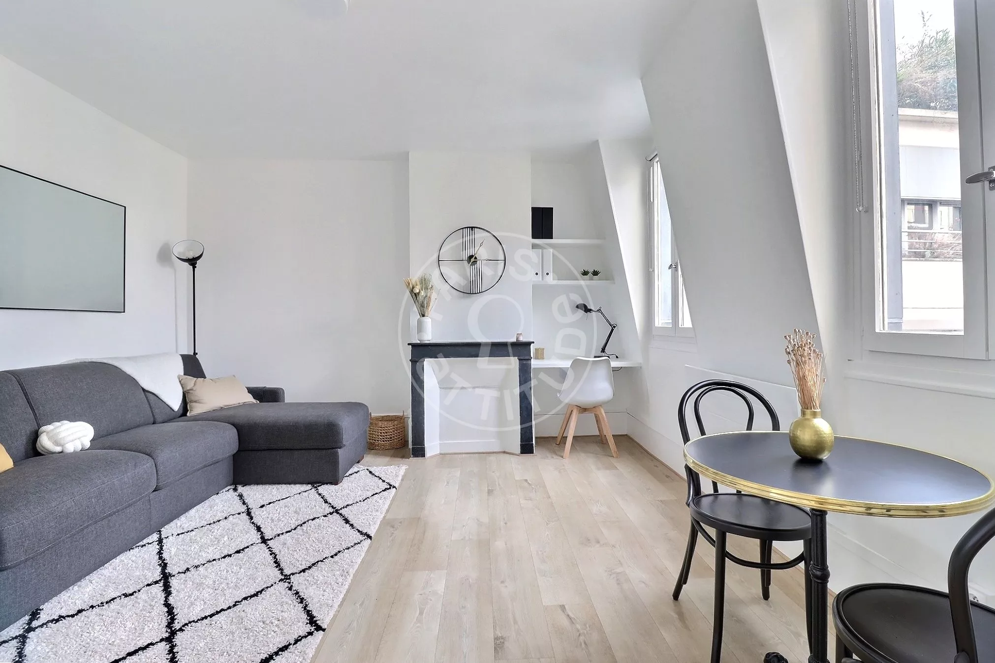 Appartement Cour Saint-Éloi à Paris