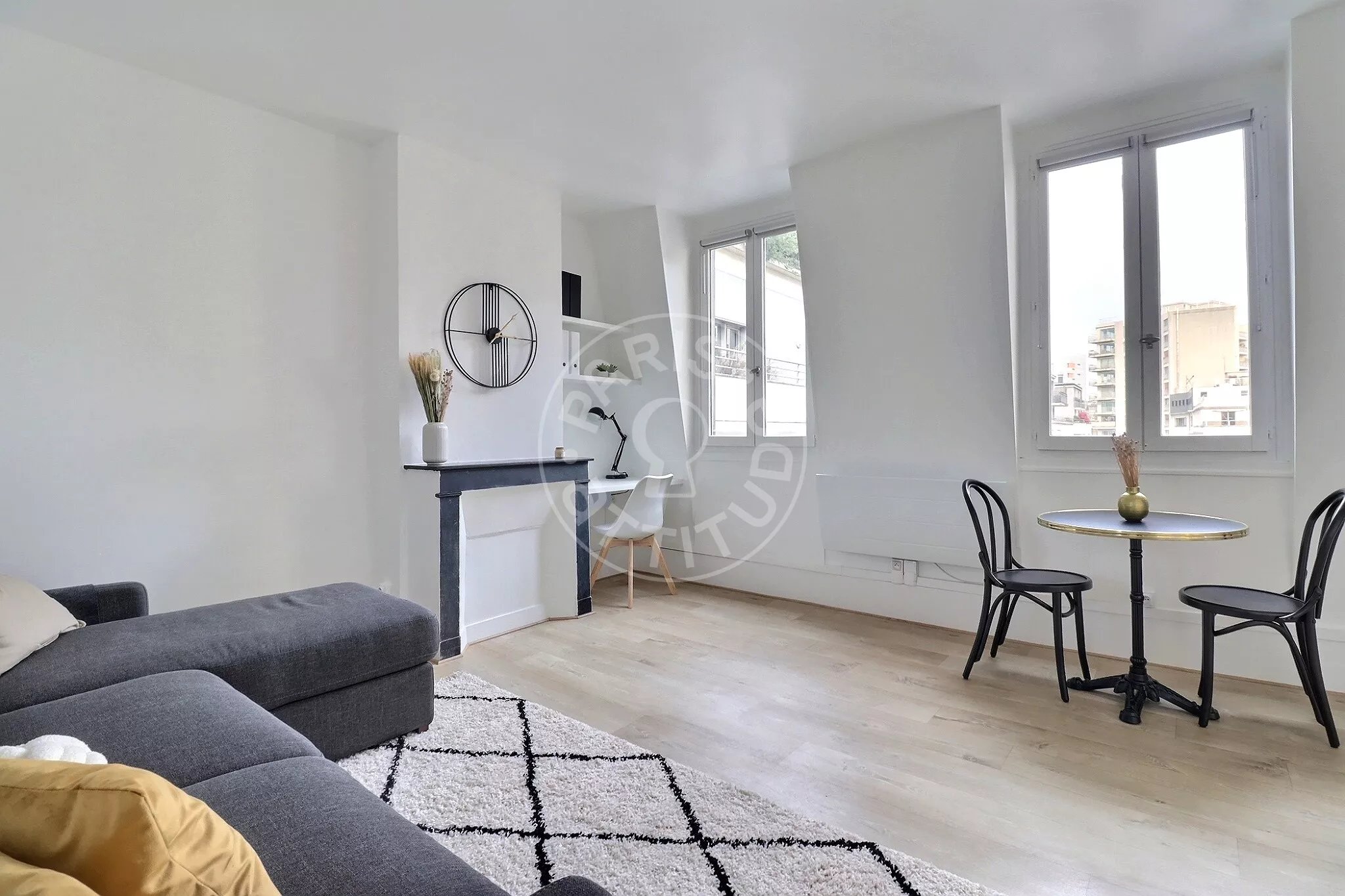 Appartement Cour Saint-Éloi à Paris
