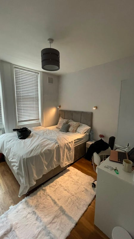 Room Kilburn High Road in Greater London