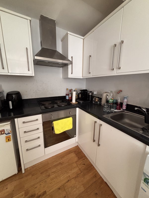 Room Kilburn High Road in Greater London