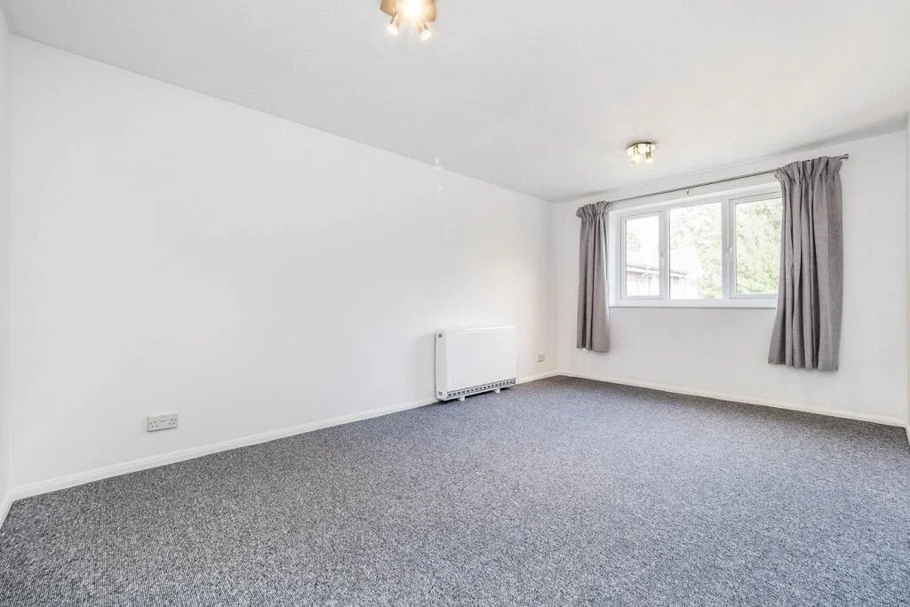 Flat Greenslade Road in Greater London