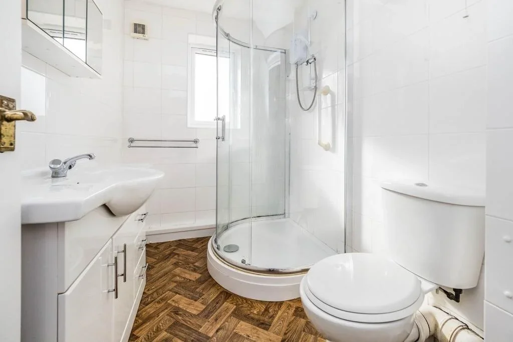 Flat Greenslade Road in Greater London