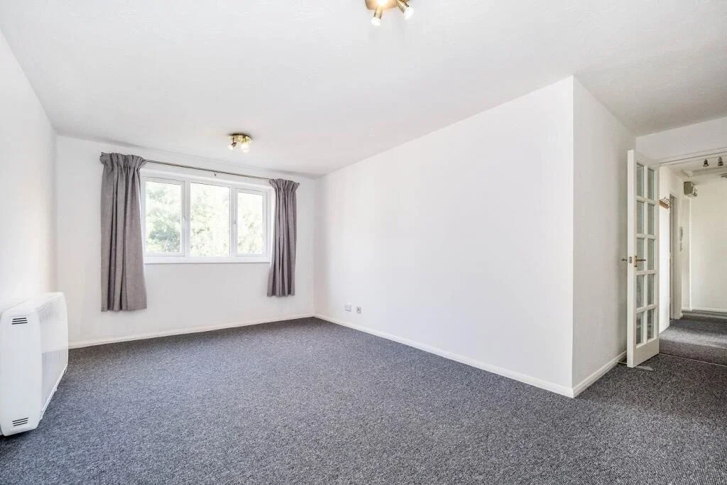 Flat Greenslade Road in Greater London
