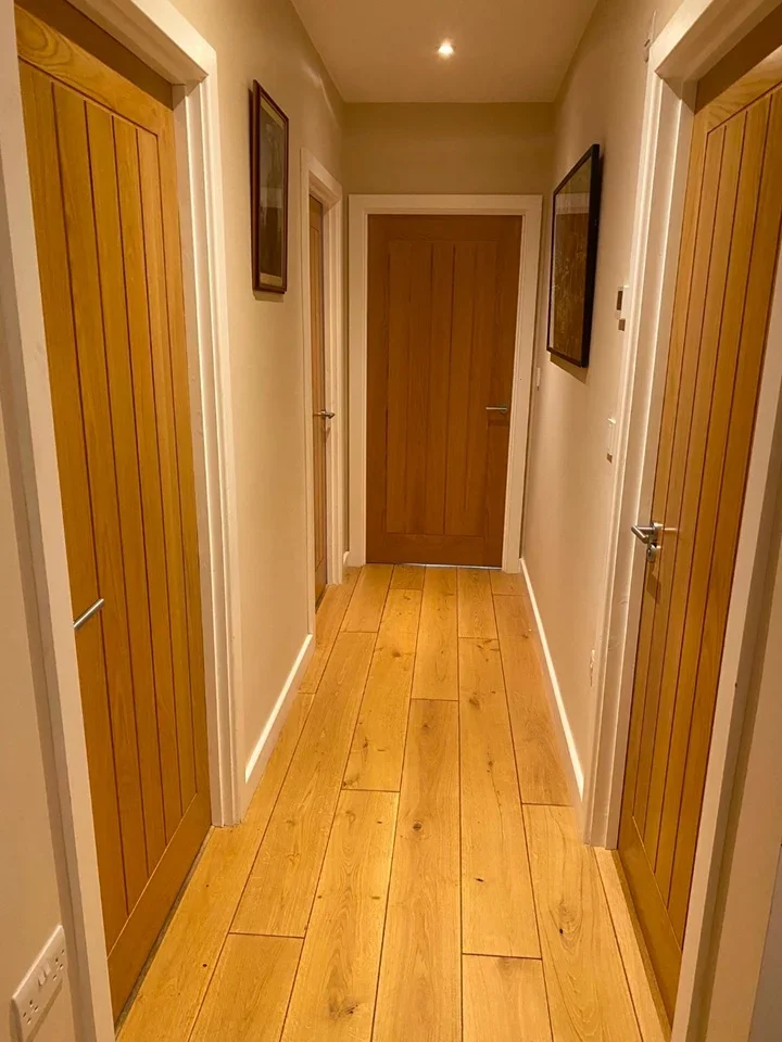 Flat Woodhouse Road in Greater London