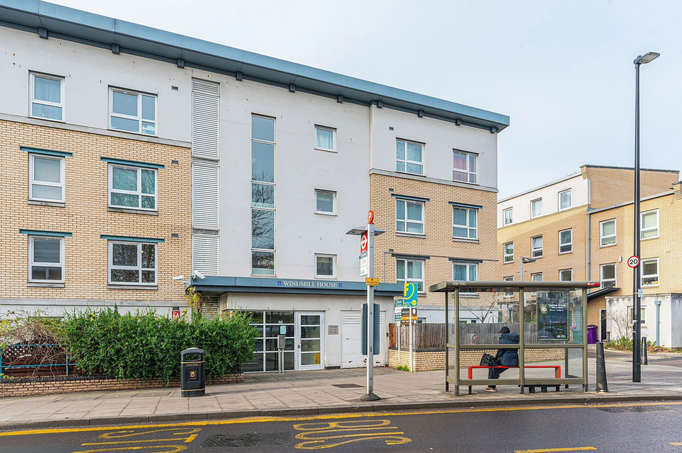Flat Westferry Road in Greater London