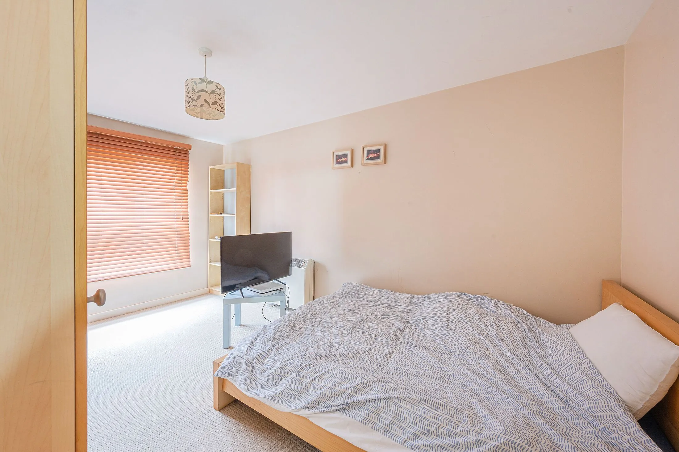 Flat Westferry Road in Greater London