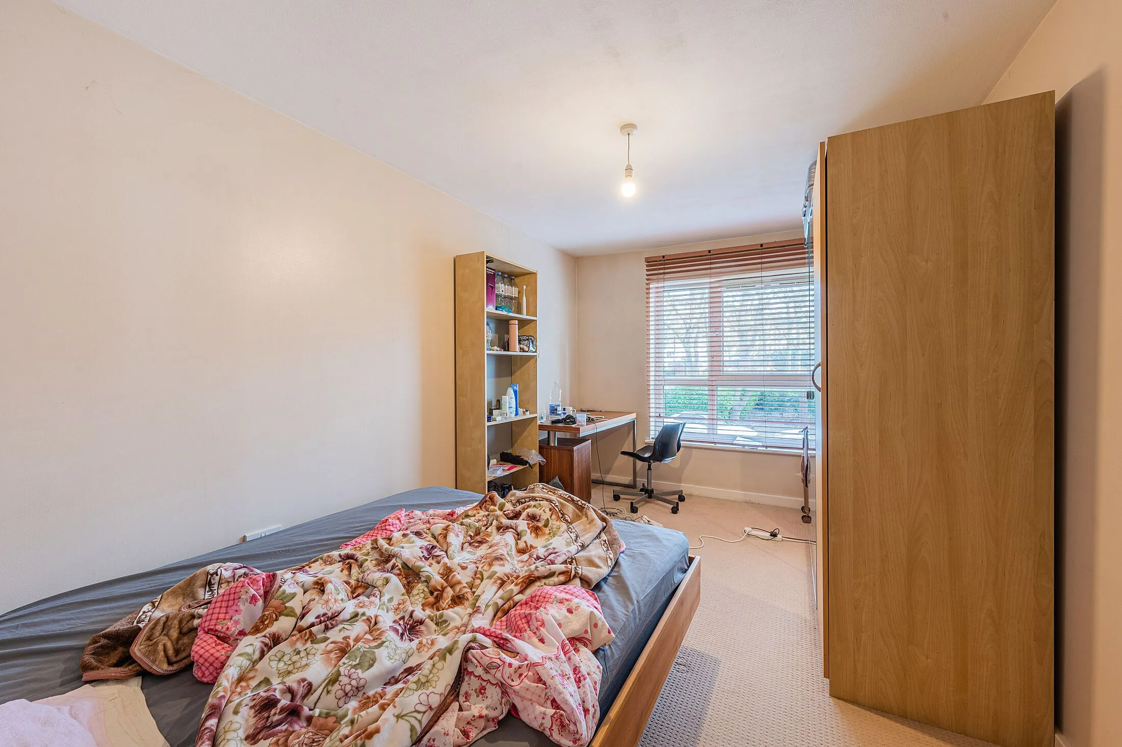 Flat Westferry Road in Greater London