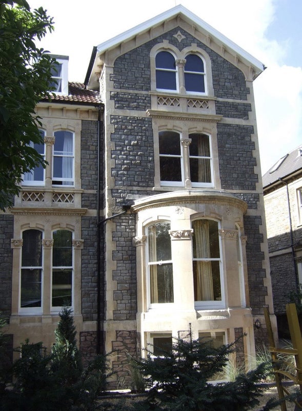 Flat Elmdale Road in Bristol
