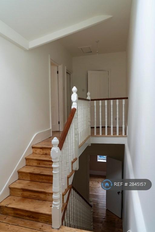 Room Walm Lane in Greater London
