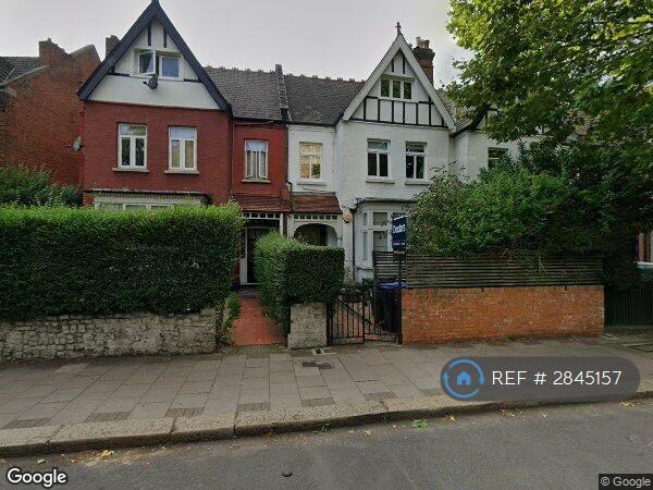 Room Walm Lane in Greater London