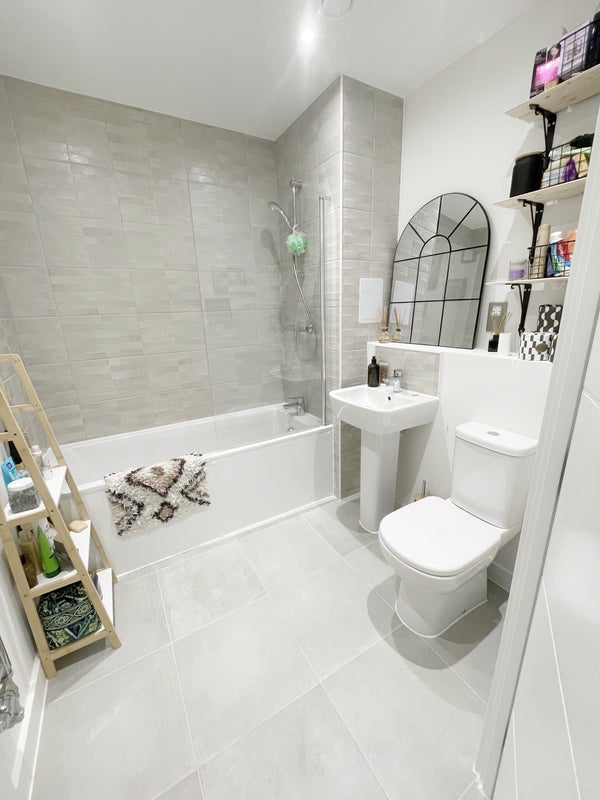 Flat Louis Close in Greater London