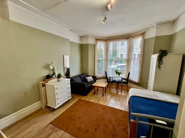 Room Matheson Road in Greater London