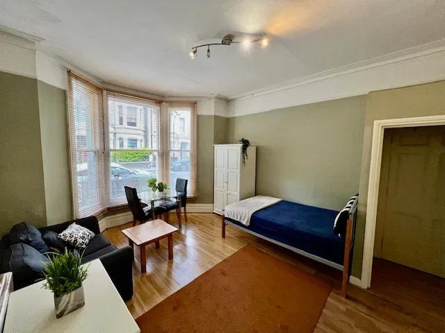 Room Matheson Road in Greater London