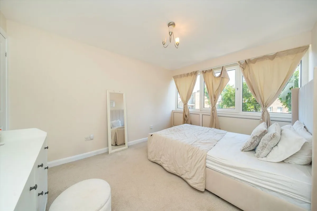 Flat Mount Ararat Road in Greater London