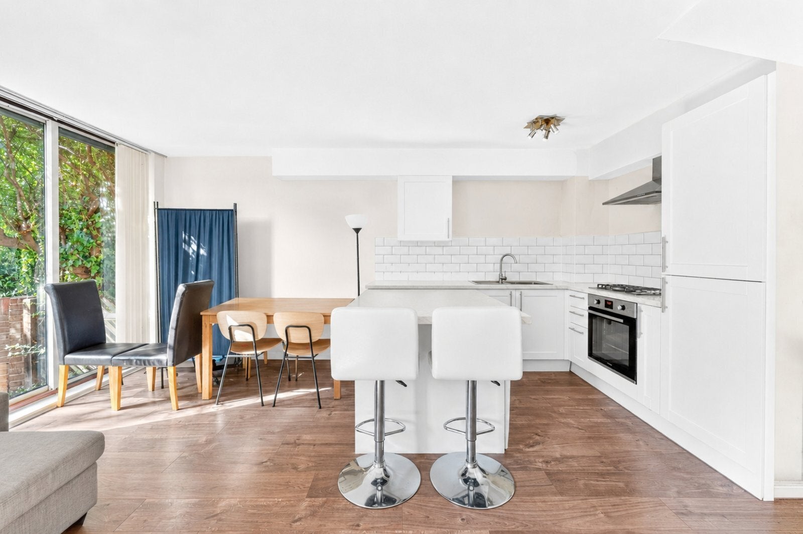 Flat Tamarind Yard in Greater London