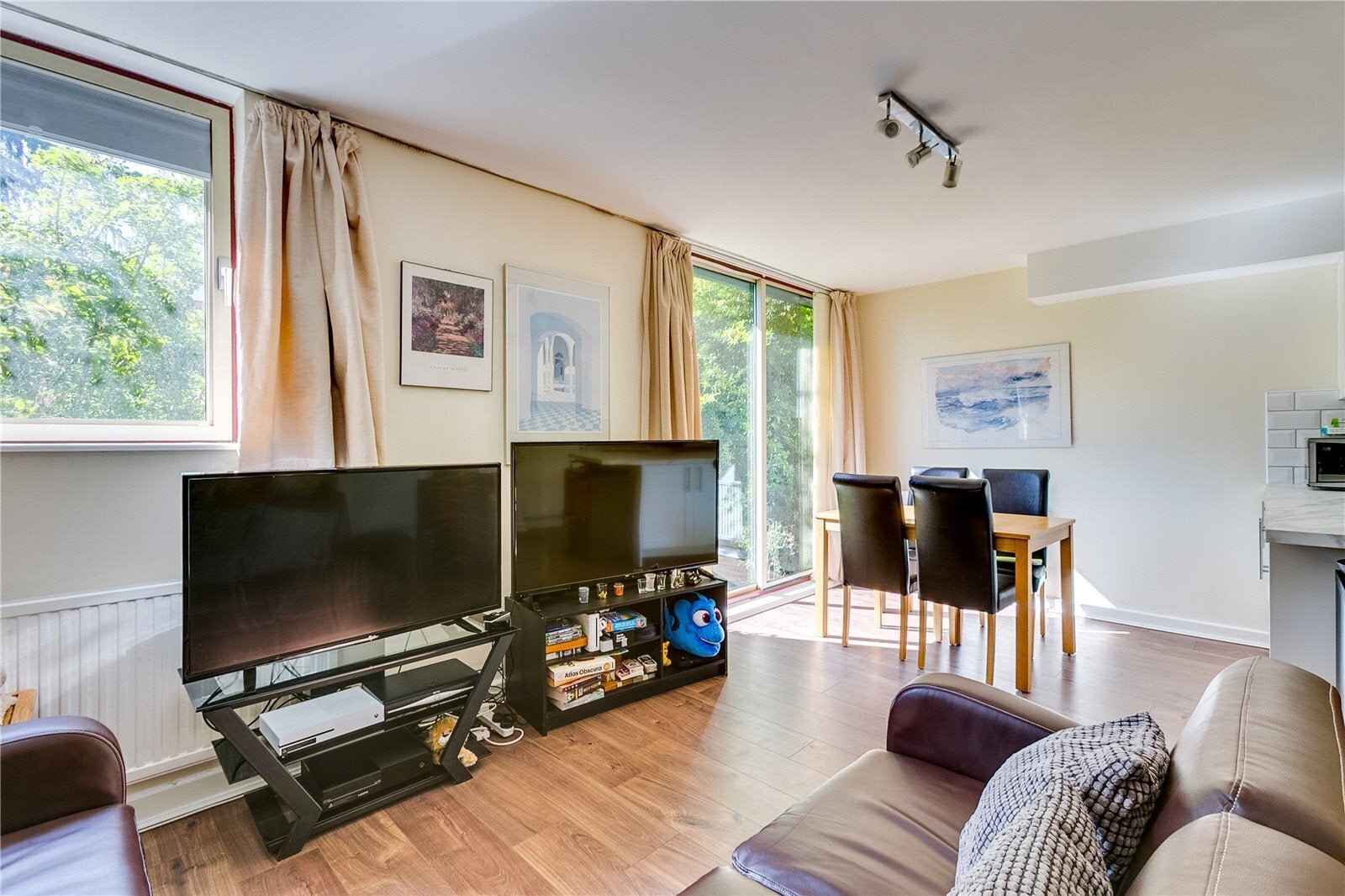 Flat Tamarind Yard in Greater London