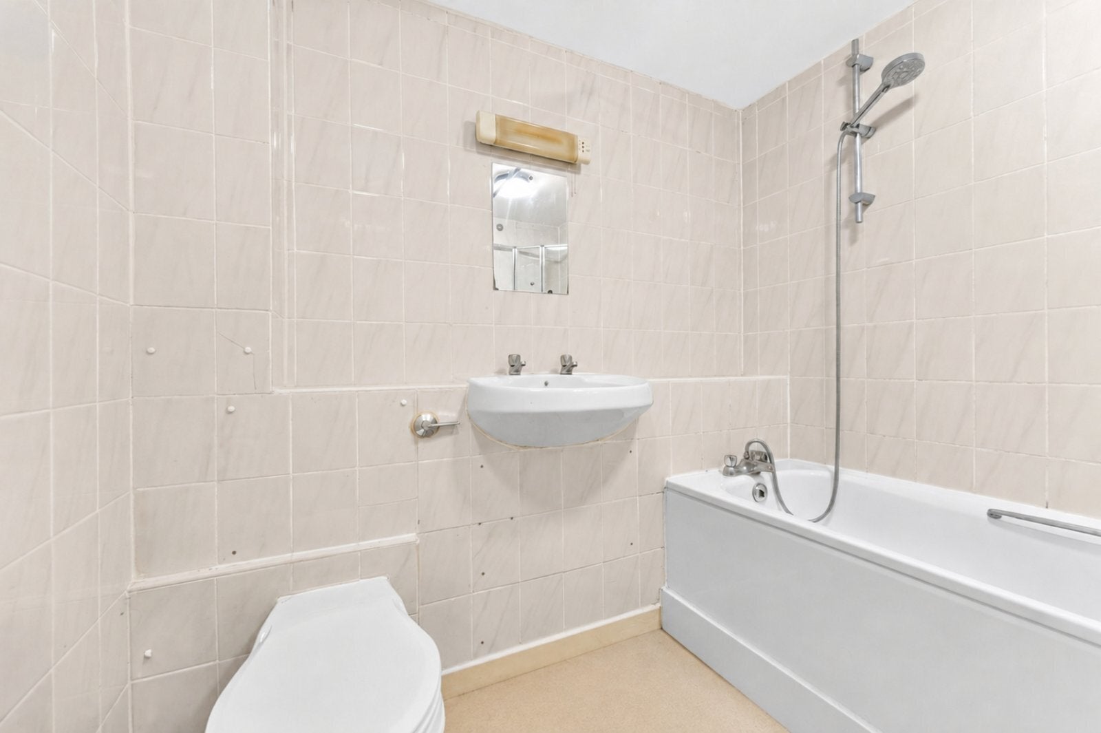 Flat Tamarind Yard in Greater London