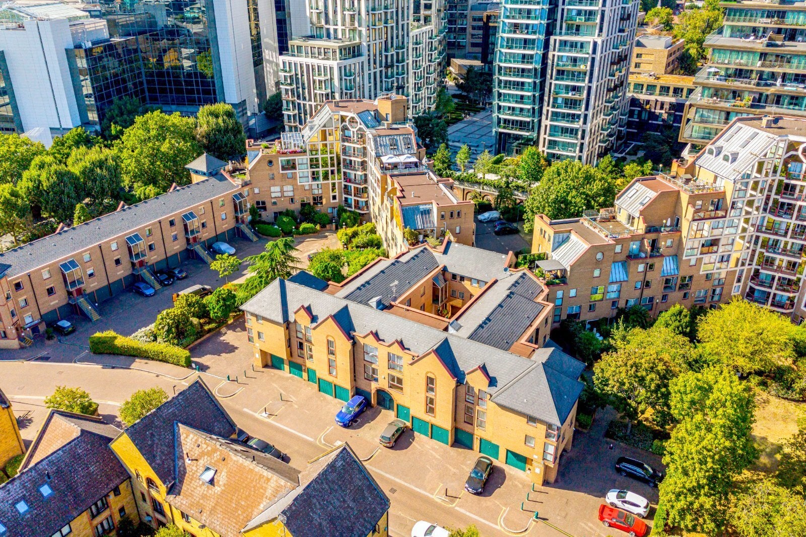 Flat Tamarind Yard in Greater London