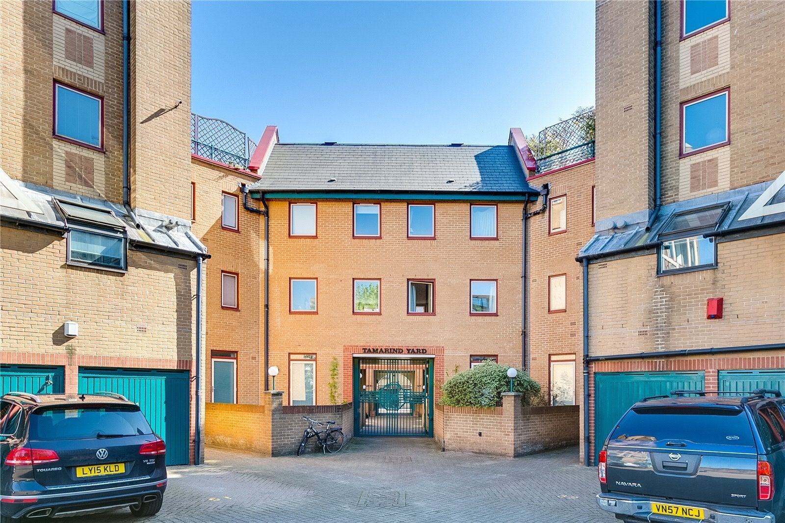 Flat Tamarind Yard in Greater London