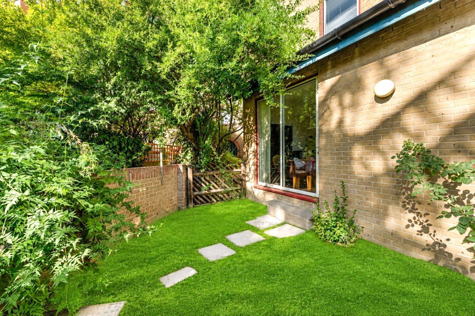 Flat Tamarind Yard in Greater London