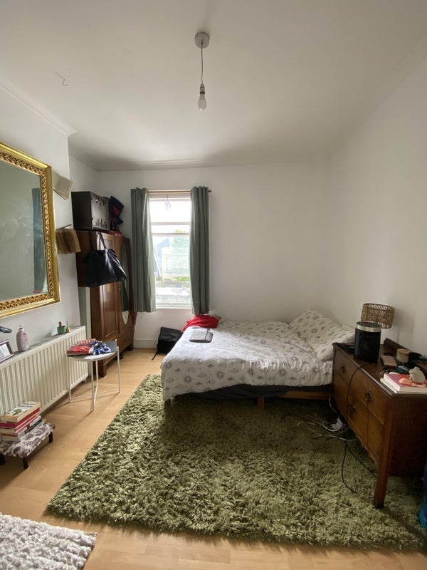 Room Morrish Road in Greater London